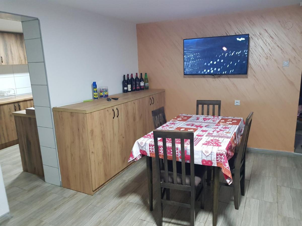 Kuca Stojanovica Topli Do 피로트 외부 사진