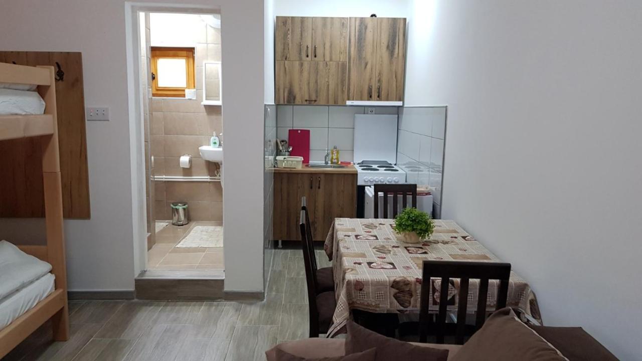 Kuca Stojanovica Topli Do 피로트 외부 사진